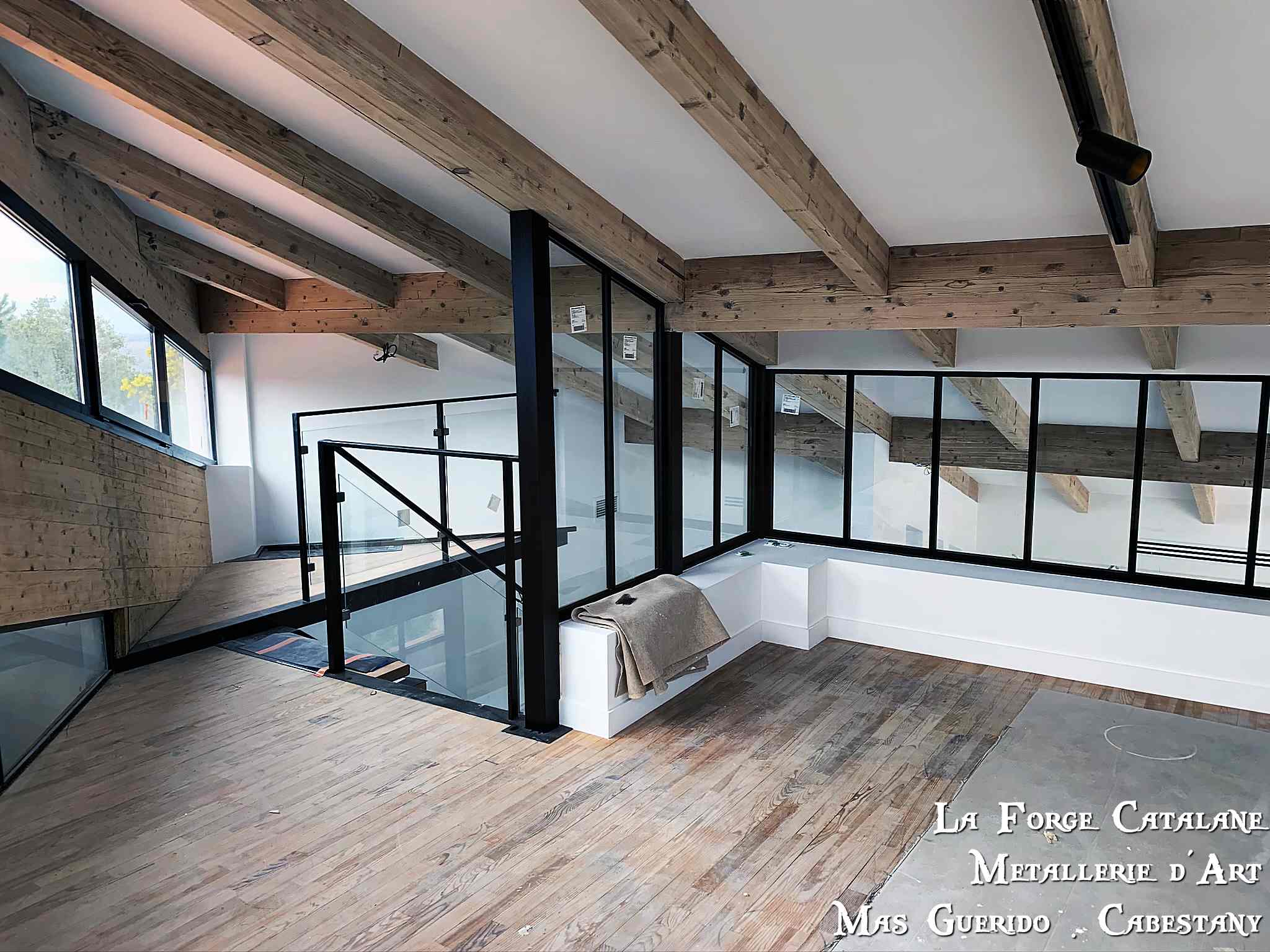 verriere fixe sur mezzanine vitrage clair forge catalane (4).jpg